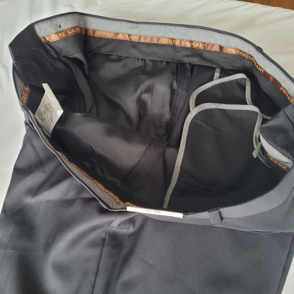 Man's full suite. - Picture 8 of 11